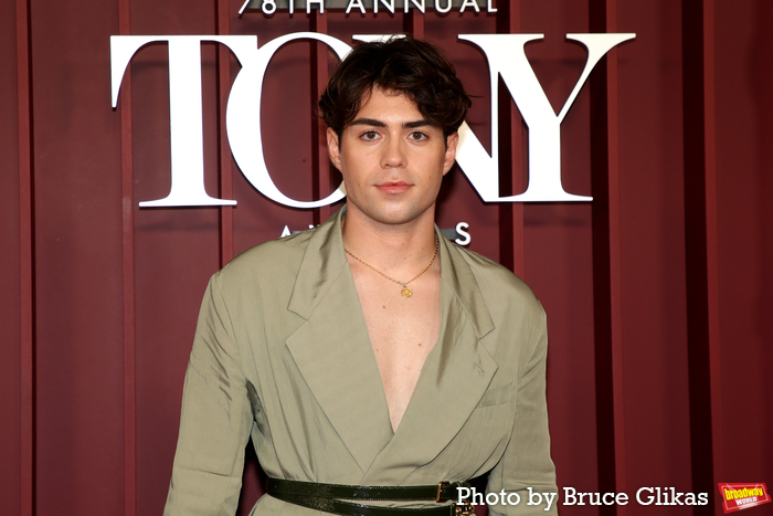 Photos: 2025 Tony Awards- Stars Walk the Red Carpet Image