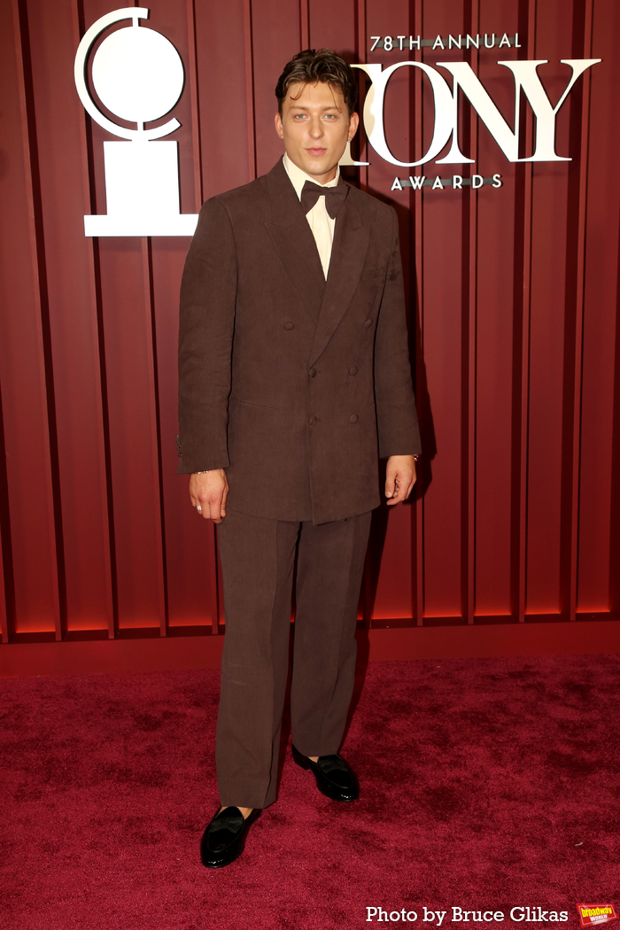Photos: 2025 Tony Awards- Stars Walk the Red Carpet Image