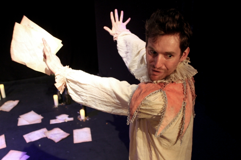 Review: HAMSTRUNG: A SHAKESPEAREAN GHOST STORY, The Glitch Image