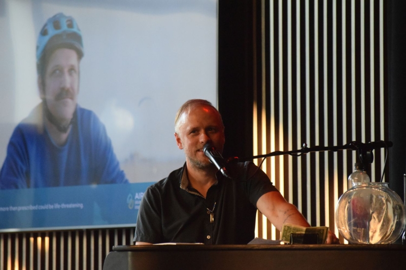 Review: MAD HATTERS DUELING PIANOS at MAD House 101 Restaurant & Bar Image