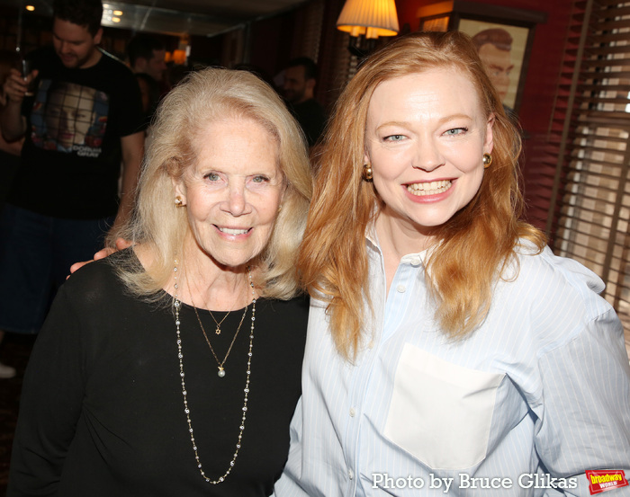 Photos: Tony Winner Sarah Snook Receives Portrait at Sardi's Image