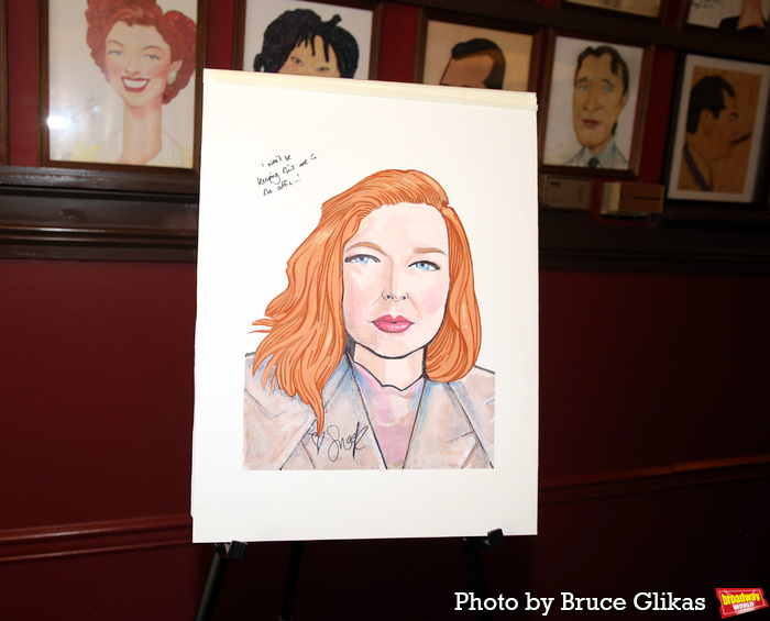 Photos: Tony Winner Sarah Snook Receives Portrait at Sardi's Image