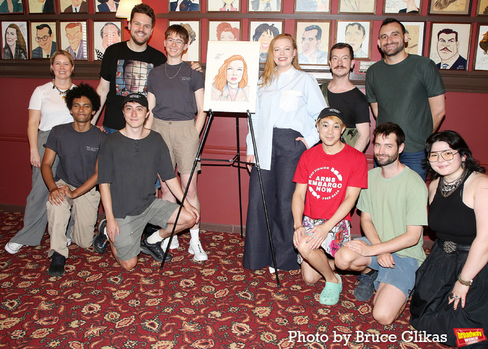 Photos: Tony Winner Sarah Snook Receives Portrait at Sardi's Image