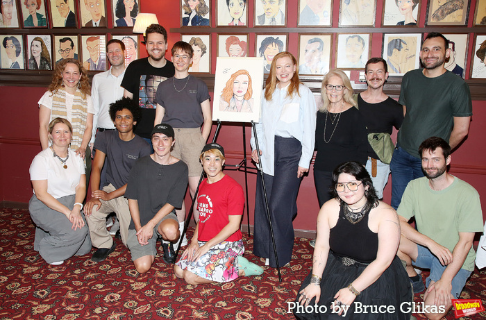 Photos: Tony Winner Sarah Snook Receives Portrait at Sardi's Image