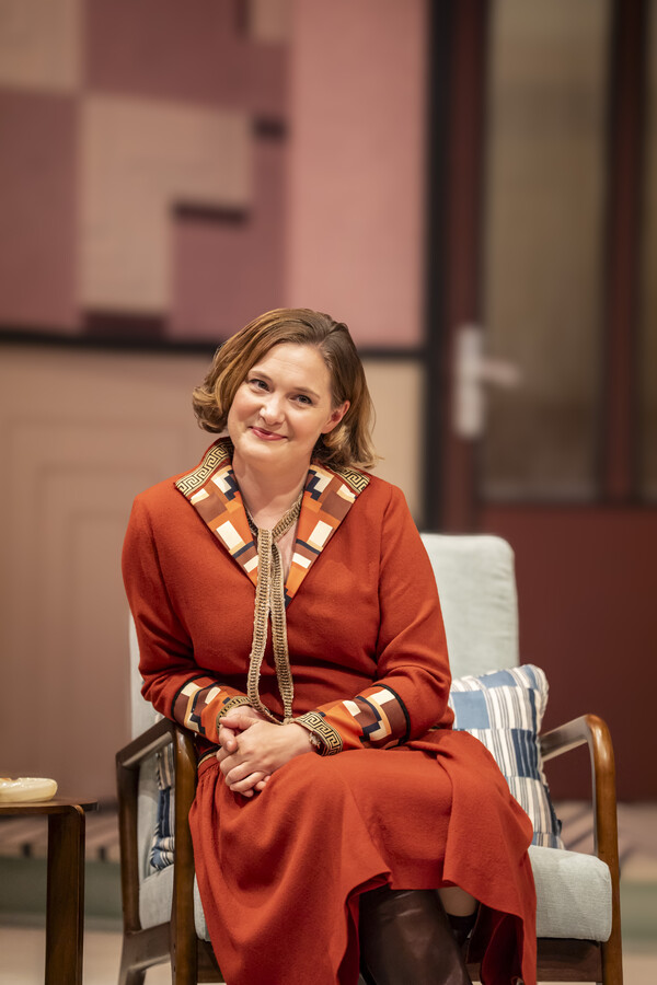 Review: THE CONSTANT WIFE, Starring Rose Leslie Image