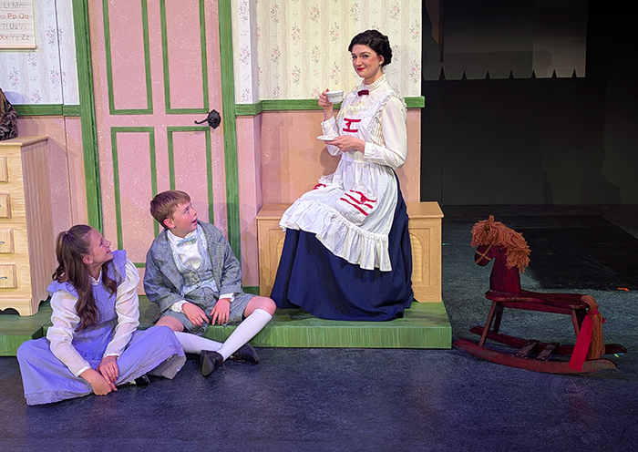 Photos: MARY POPPINS at Circa '21 Dinner Playhouse Image