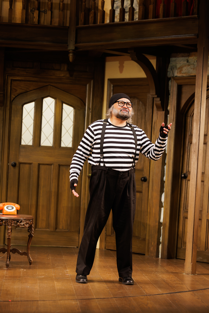 Exclusive: First Look at Jefferson Mays & More in NOISES OFF at The Old Globe Image