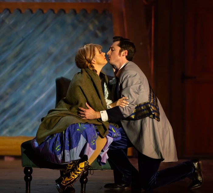 Exclusive: First Look at FROZEN at 5-Star Theatricals Image