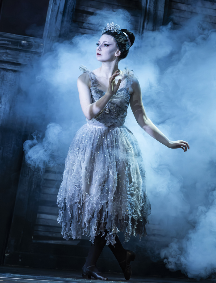Photos: THE ADDAMS FAMILY is Now On UK Tour Image