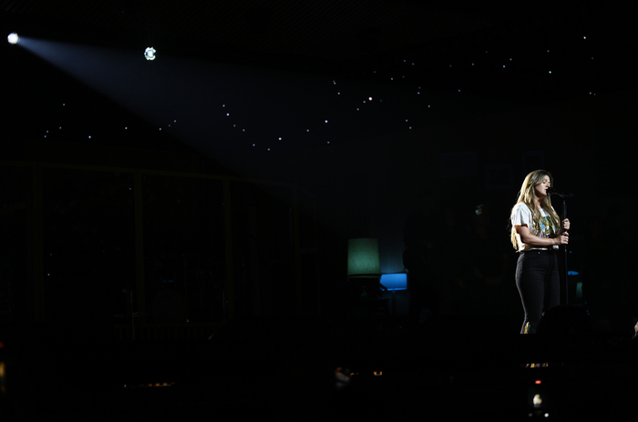 Photos: Kelly Clarkson Kicks Off 'Studio Sessions' Las Vegas Residency Image