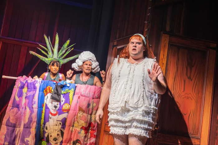Photos: GINGER TWINSIES World Premiere First Look Image