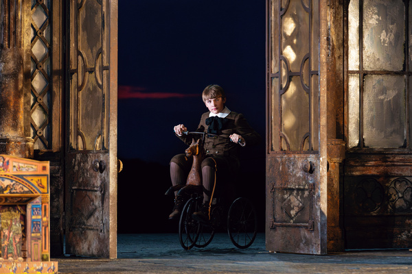 Photos: First Look at THE TURN OF THE SCREW At The Santa Fe Opera Image