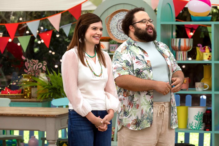 Photos/Video: First-Look at Jesse Tyler Ferguson, Andrew Rannells in THE GREAT AMERICAN BAKING SHOW Image