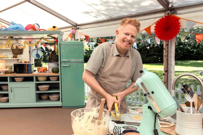 Photos/Video: First-Look at Jesse Tyler Ferguson, Andrew Rannells in THE GREAT AMERICAN BAKING SHOW Image