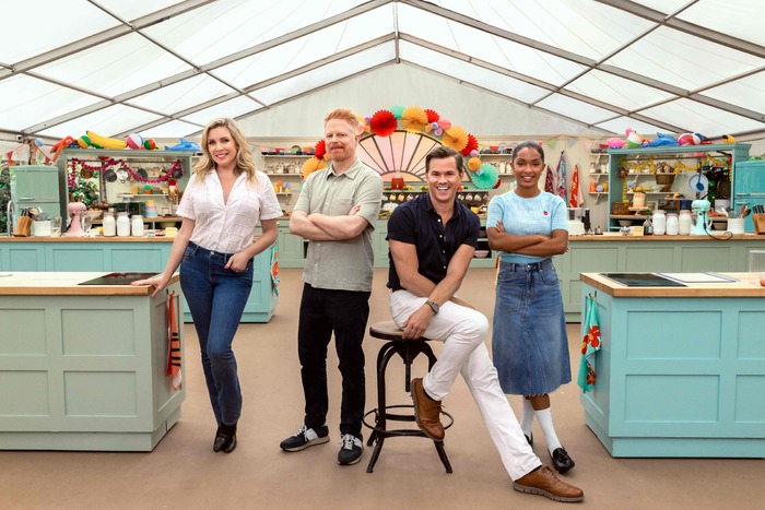 Photos/Video: First-Look at Jesse Tyler Ferguson, Andrew Rannells in THE GREAT AMERICAN BAKING SHOW Image