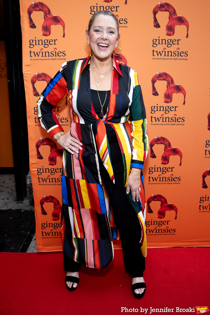 Photos: On the Opening Night Red Carpet for GINGER TWINSIES Image