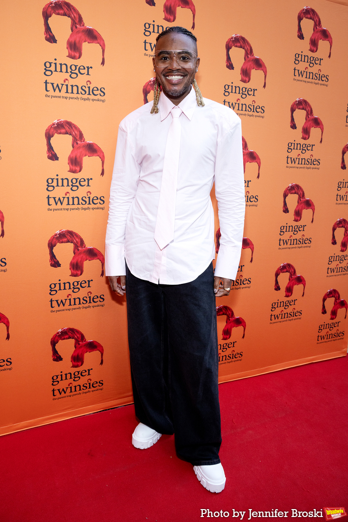 Photos: On the Opening Night Red Carpet for GINGER TWINSIES Image