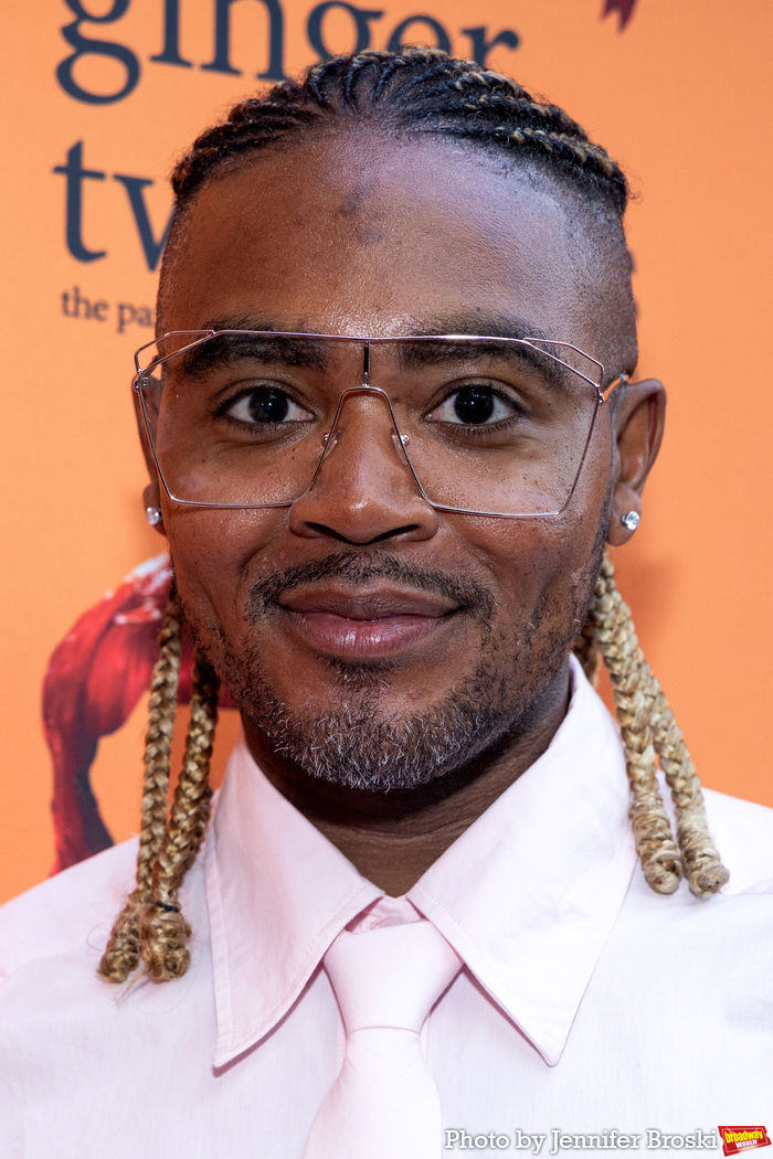 Photos: On the Opening Night Red Carpet for GINGER TWINSIES Image