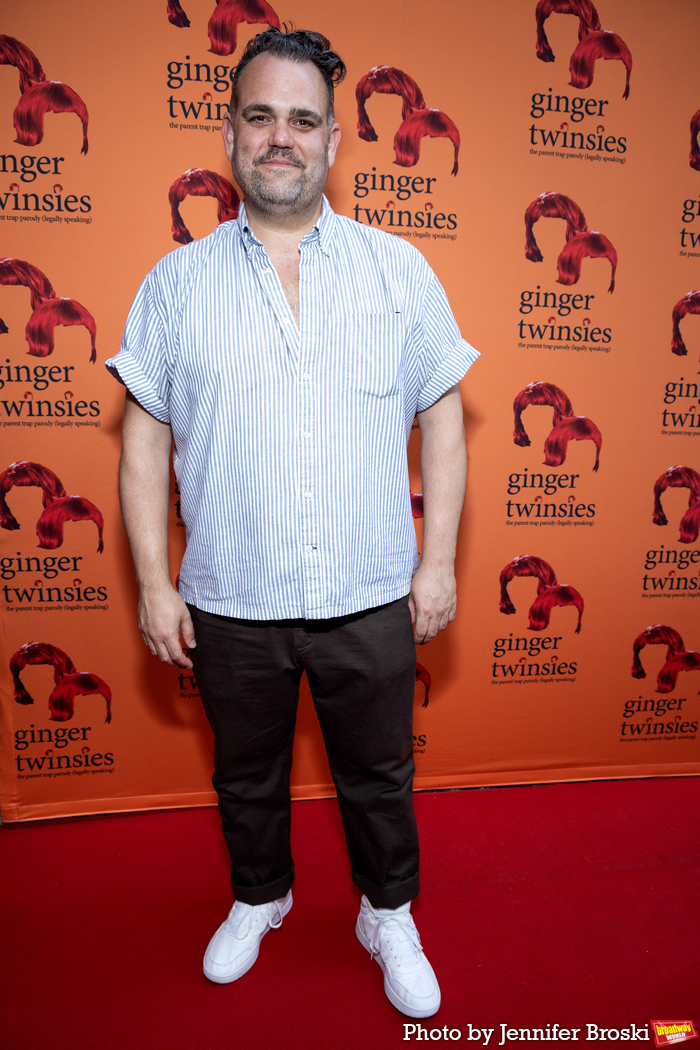 Photos: On the Opening Night Red Carpet for GINGER TWINSIES Image