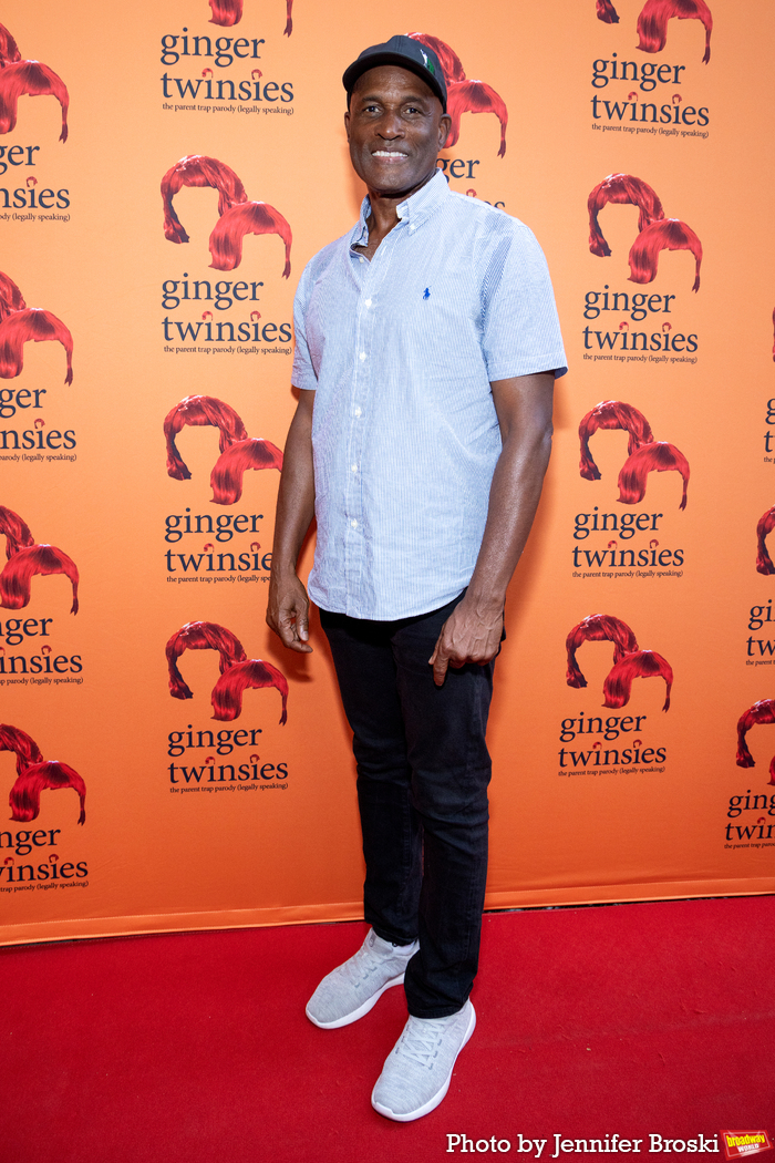Photos: On the Opening Night Red Carpet for GINGER TWINSIES Image