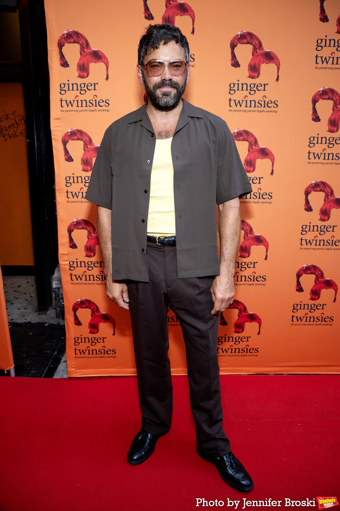 Photos: On the Opening Night Red Carpet for GINGER TWINSIES Image