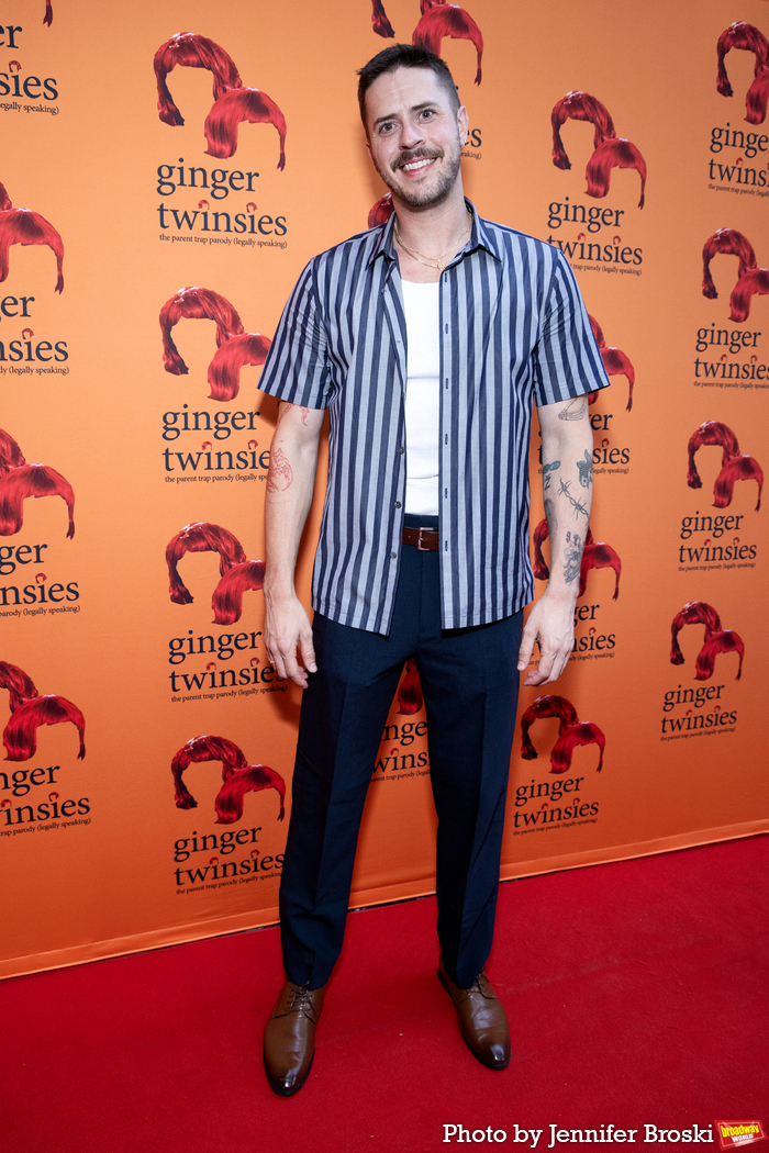 Photos: On the Opening Night Red Carpet for GINGER TWINSIES Image