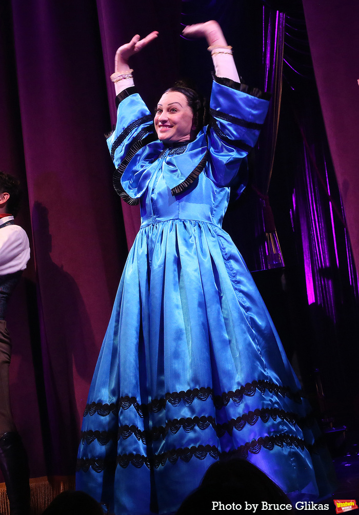 Photos: Jinkx Monsoon, Michael Urie, and More Take First Bows in OH, MARY! Image
