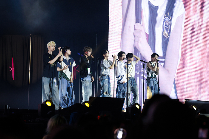 Photos: Inside ENHYPEN's WALK THE LINE U.S. Tour Finale in Los Angeles Image