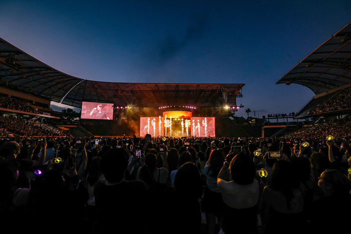 Photos: Inside ENHYPEN's WALK THE LINE U.S. Tour Finale in Los Angeles Image