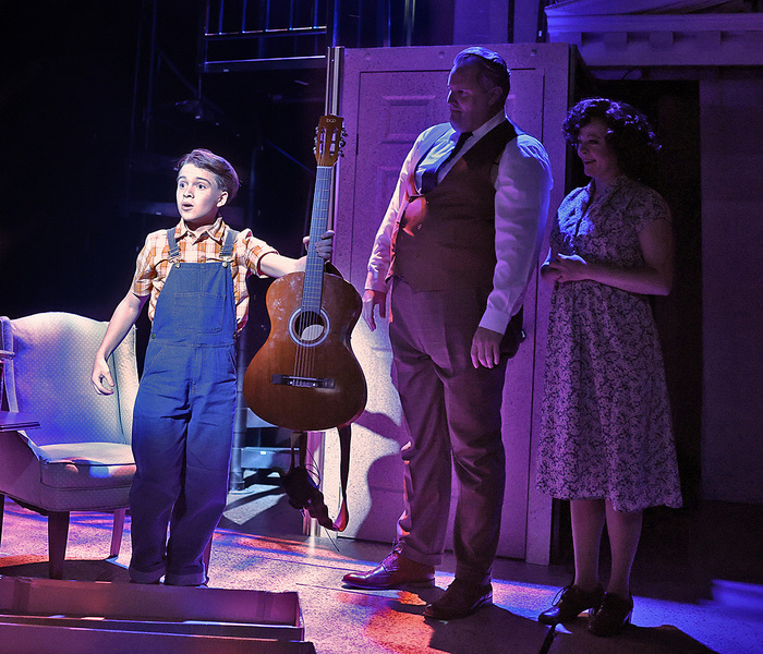 Photos: HEARTBREAK HOTEL at Beef & Boards Dinner Theatre Image