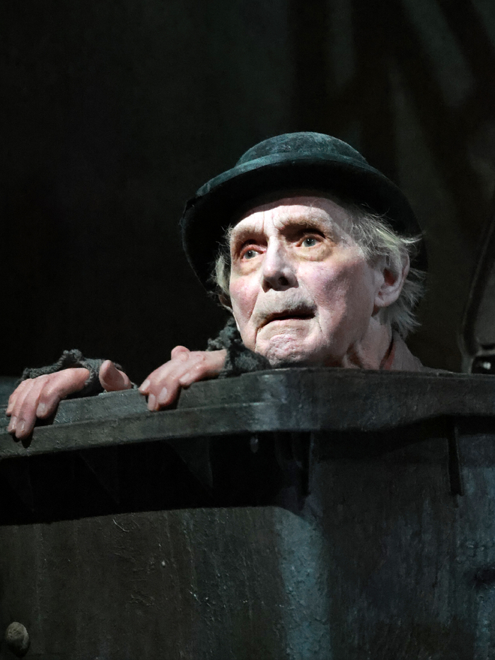 Photos: Douglas Hodge, Mathew Horne & More in ENDGAME Image