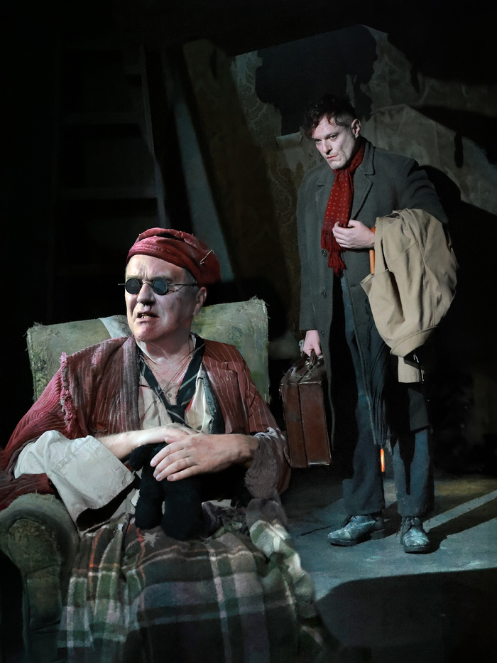 Photos: Douglas Hodge, Mathew Horne & More in ENDGAME Image