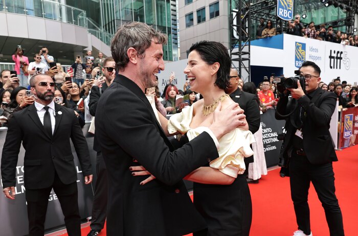 Photos: Jessie Buckley, Paul Mescal, & More Attend TIFF Premiere of HAMNET Image