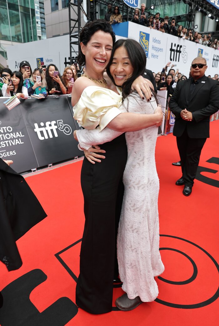 Photos: Jessie Buckley, Paul Mescal, & More Attend TIFF Premiere of HAMNET Image