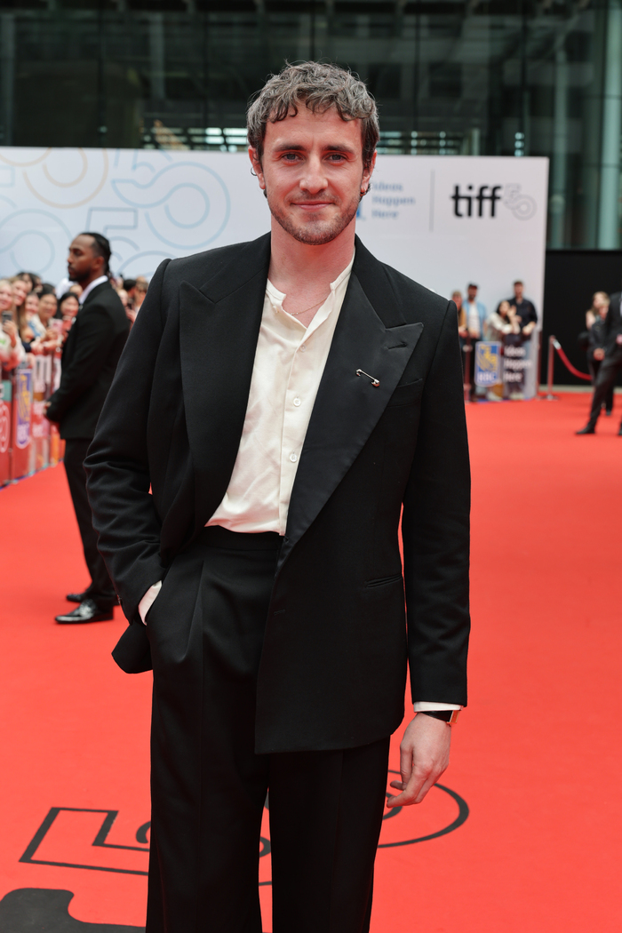 Photos: Jessie Buckley, Paul Mescal, & More Attend TIFF Premiere of HAMNET Image