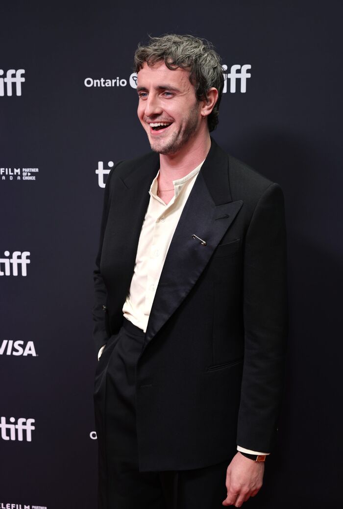 Photos: Jessie Buckley, Paul Mescal, & More Attend TIFF Premiere of HAMNET Image