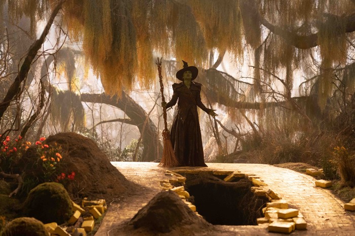 Photos: WICKED: FOR GOOD Debuts New Photos of Glinda, Elphaba, Fiyero, & More Image