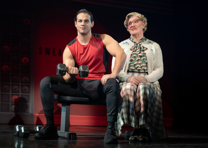 Photos: MRS DOUBTFIRE Second National Tour is Now Underway Image