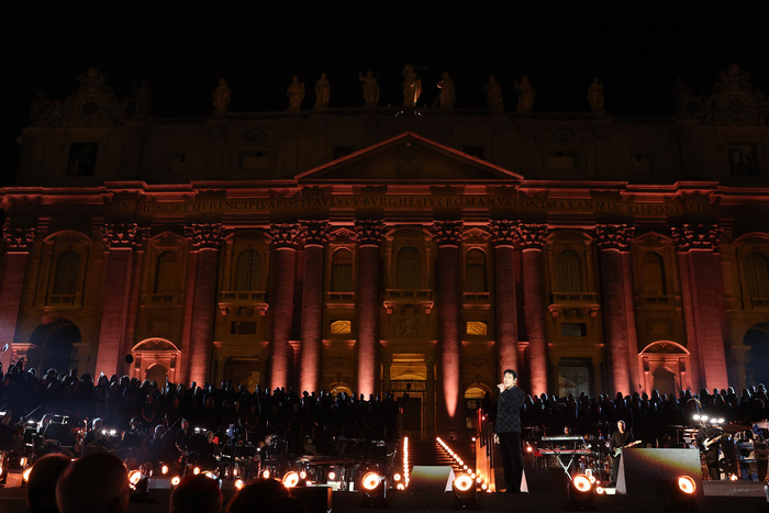 Video/Photos: Andrea Bocelli, Jennifer Hudson, & More at GRACE FOR THE WORLD Concert Image