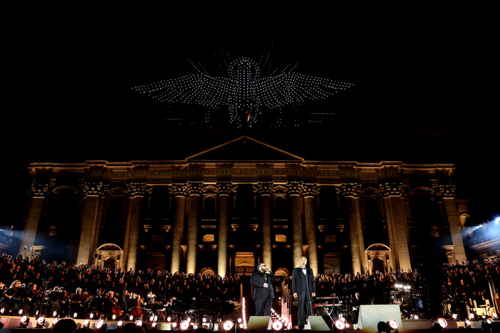Video/Photos: Andrea Bocelli, Jennifer Hudson, & More at GRACE FOR THE WORLD Concert Image
