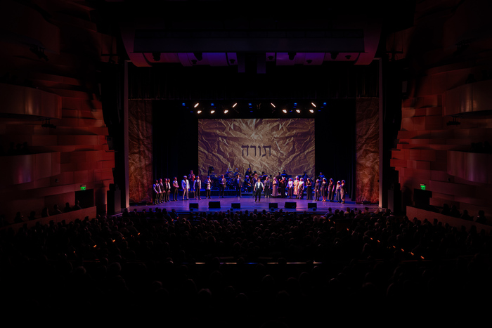 Photos: FIDDLER ON THE ROOF IN YIDDISH In Concert At The Soraya Image