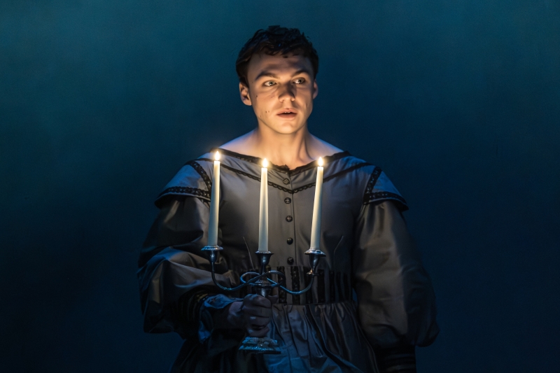 Review: ROMANS, A NOVEL, Almeida Theatre Image
