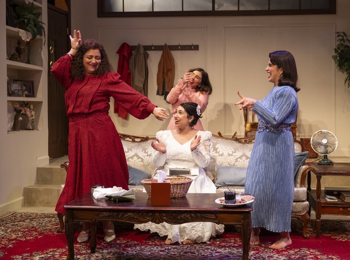 Photos: WISH YOU WERE HERE Marks Remy Bumppo Theatre Company’s Chicago Premiere Image