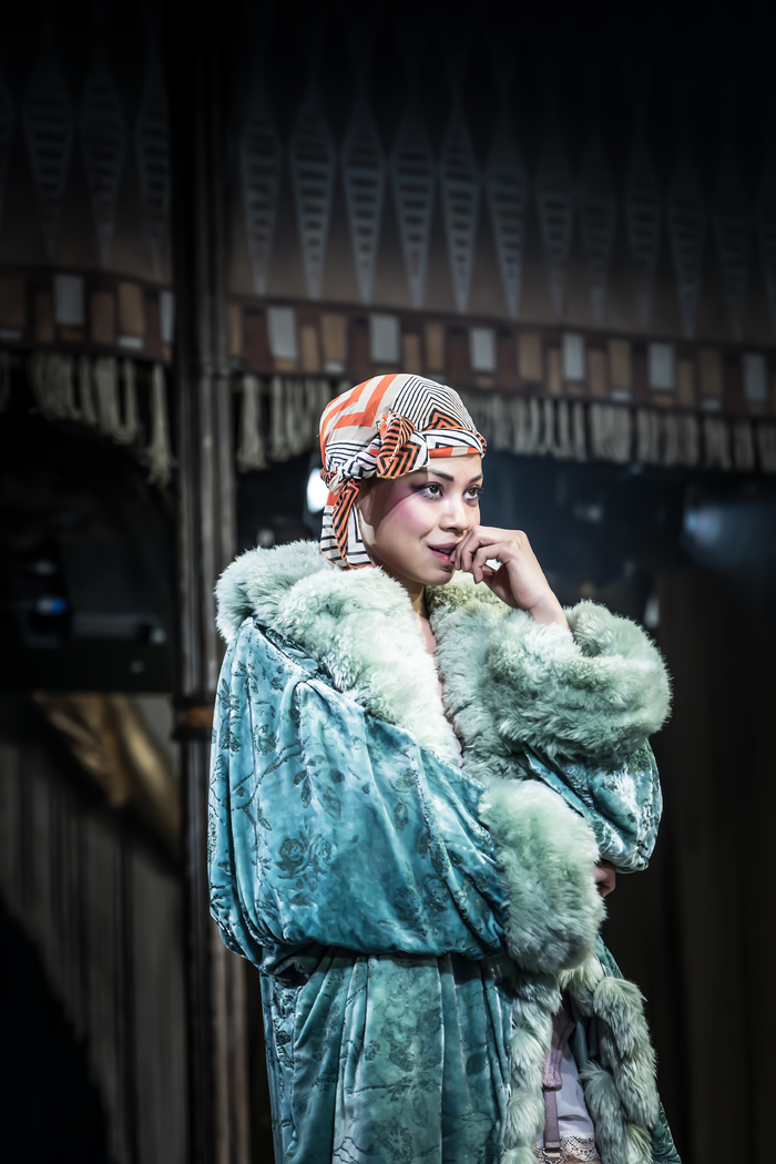 Photos: Reeve Carney, Eva Noblezada, and Ruthie Henshall Join CABARET in London Image