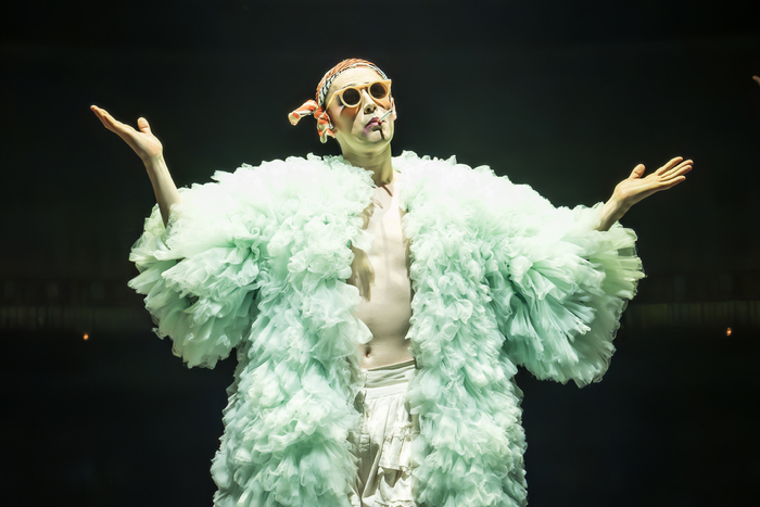 Photos: Reeve Carney, Eva Noblezada, and Ruthie Henshall Join CABARET in London Image