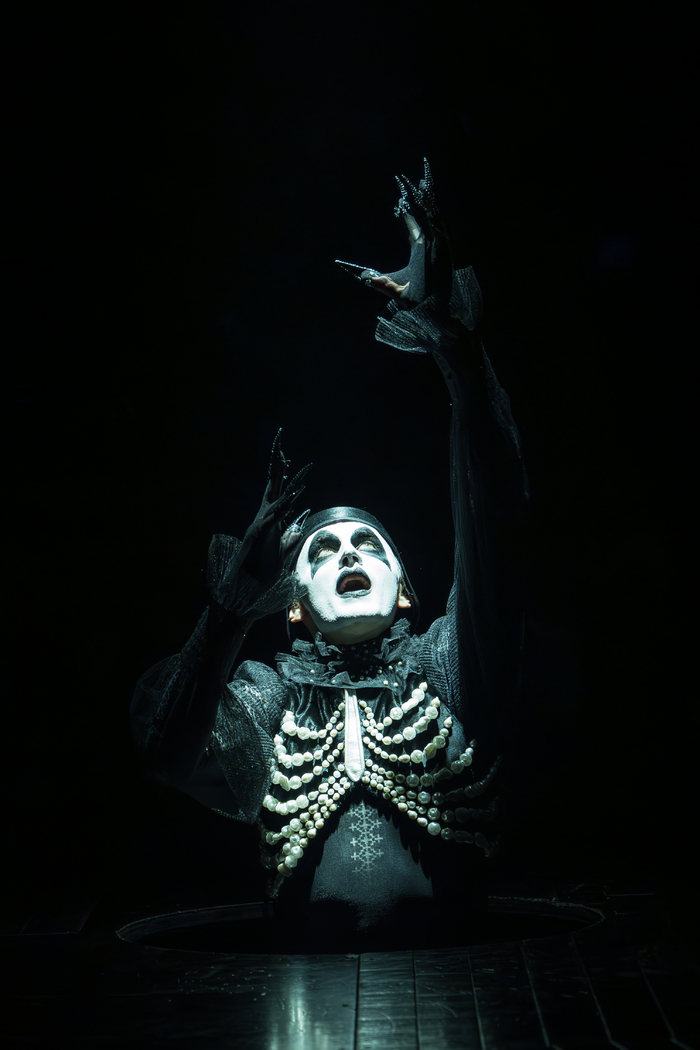 Photos: Reeve Carney, Eva Noblezada, and Ruthie Henshall Join CABARET in London Image