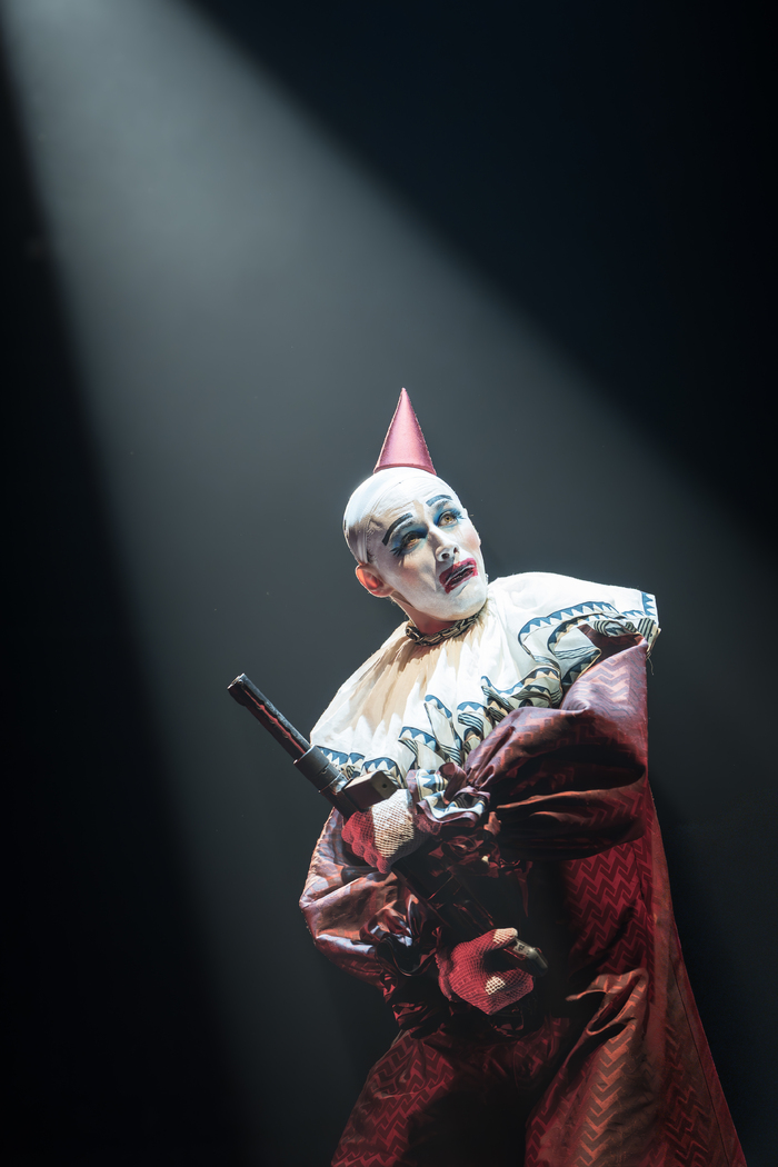 Photos: Reeve Carney, Eva Noblezada, and Ruthie Henshall Join CABARET in London Image