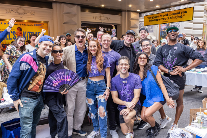 Photos: Broadway Flea Market & Grand Auction Raises Record $1,633,803 Image