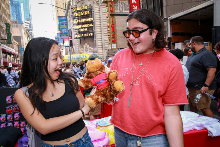 Photos: Broadway Flea Market & Grand Auction Raises Record $1,633,803 Image