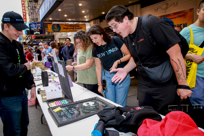 Photos: Broadway Flea Market & Grand Auction Raises Record $1,633,803 Image